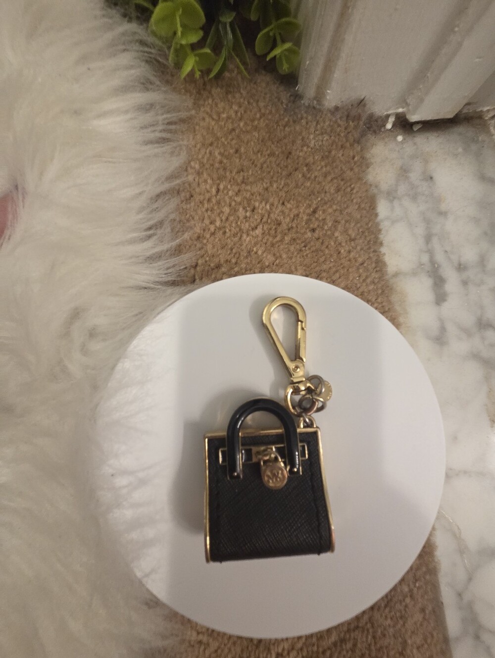 MICHEAL KORS EUC Black Mini Purse Keychain with Gold Hardware